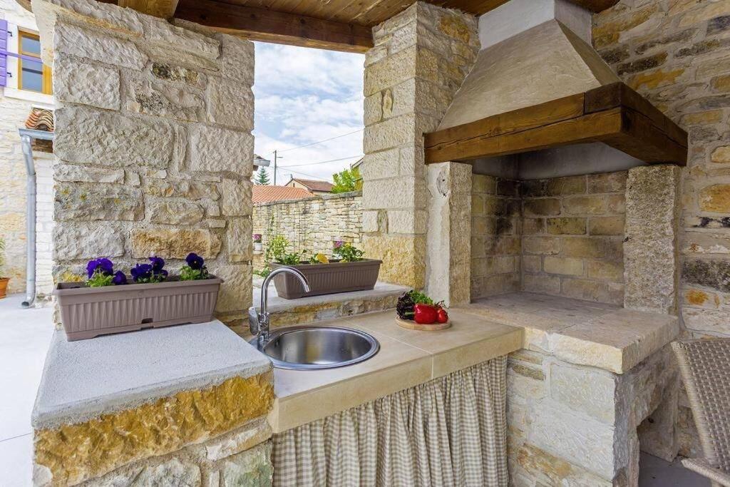 House Kristina **** Villa Burici Exterior photo